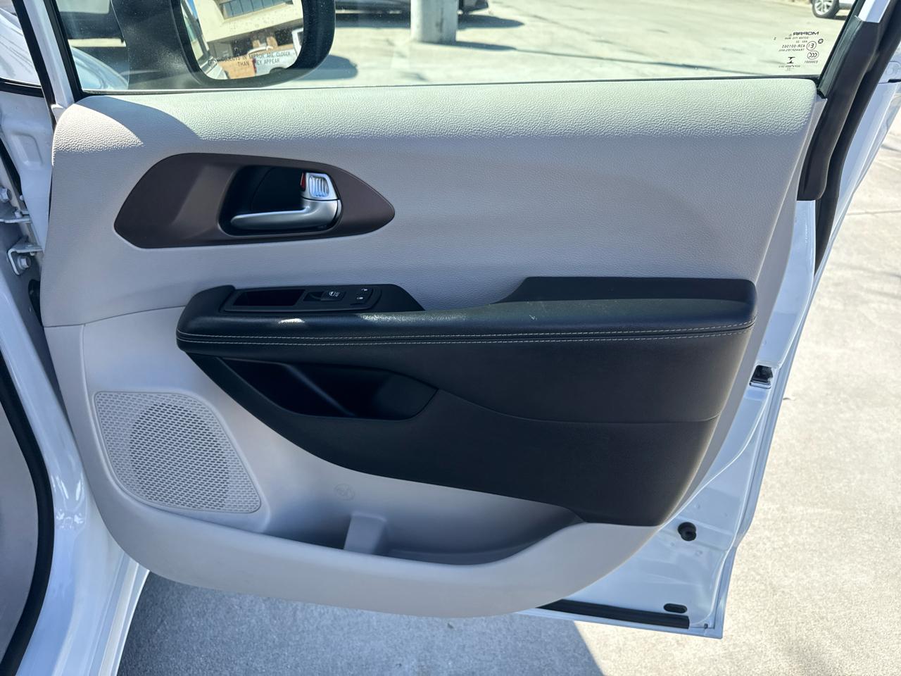 Chrysler Voyager LX FWD 2022