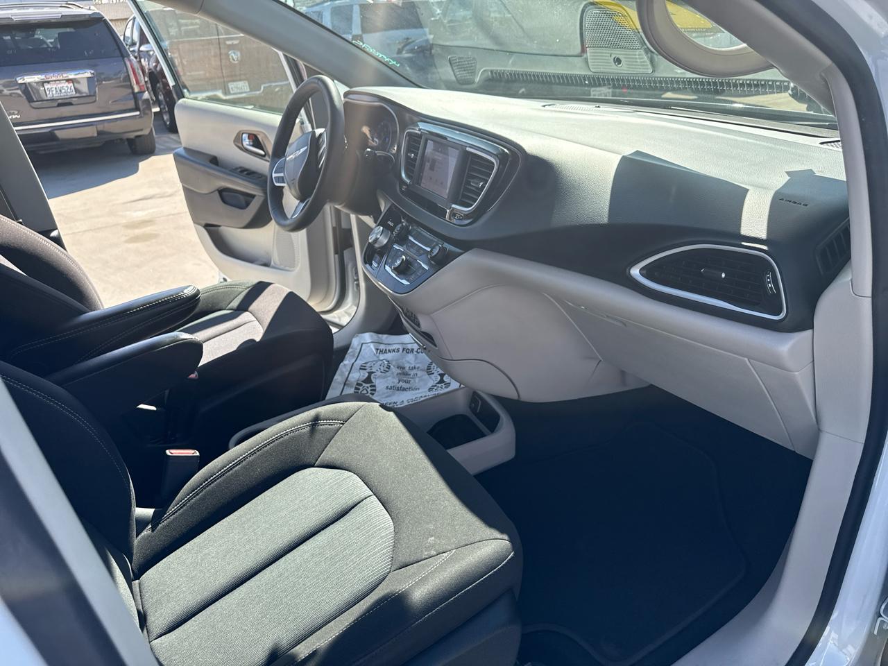 Chrysler Voyager LX FWD 2022