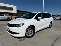 2022 Chrysler Voyager 