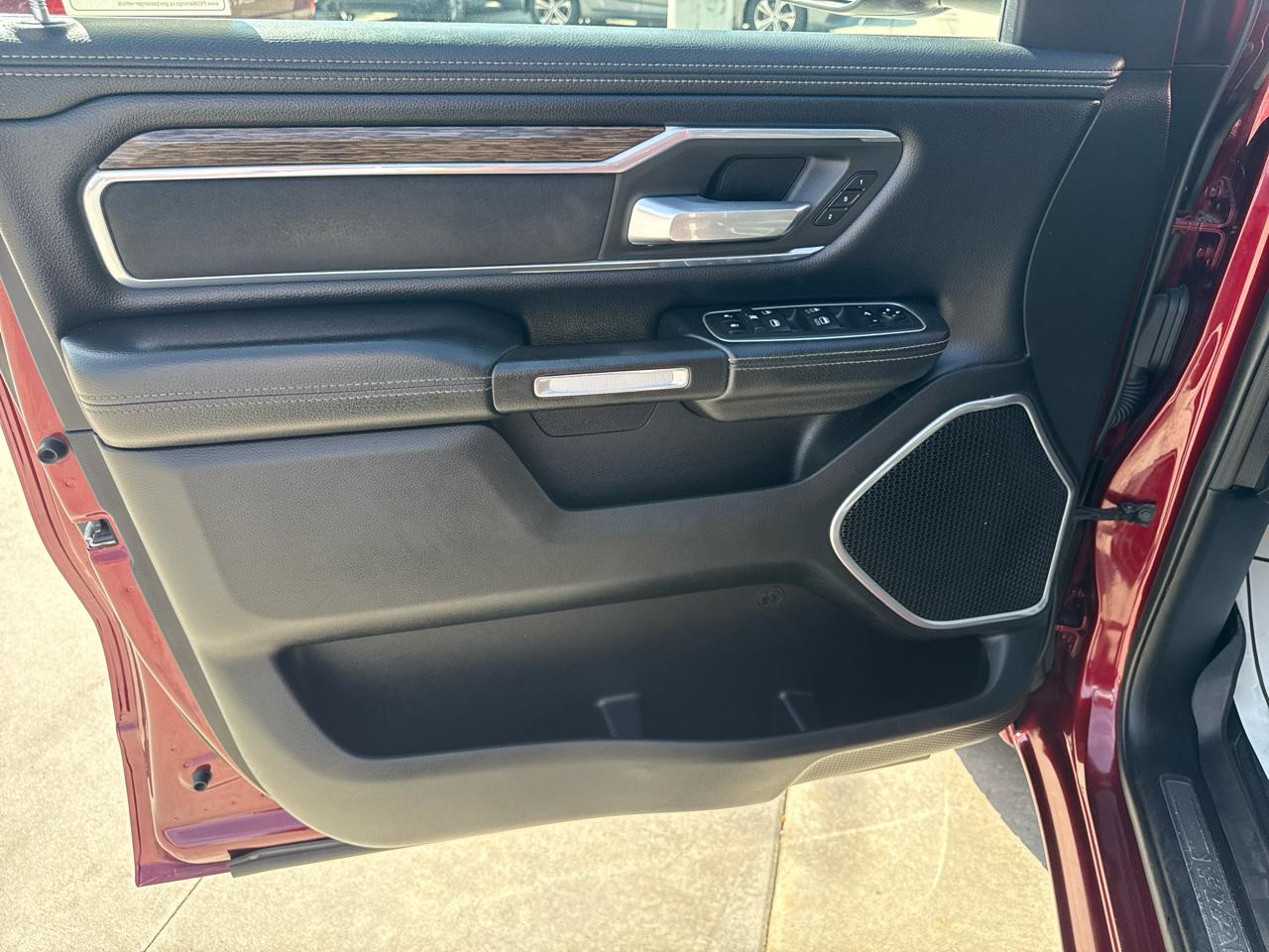 RAM 1500 Laramie 4x4 Quad Cab 6'4" Box 2020