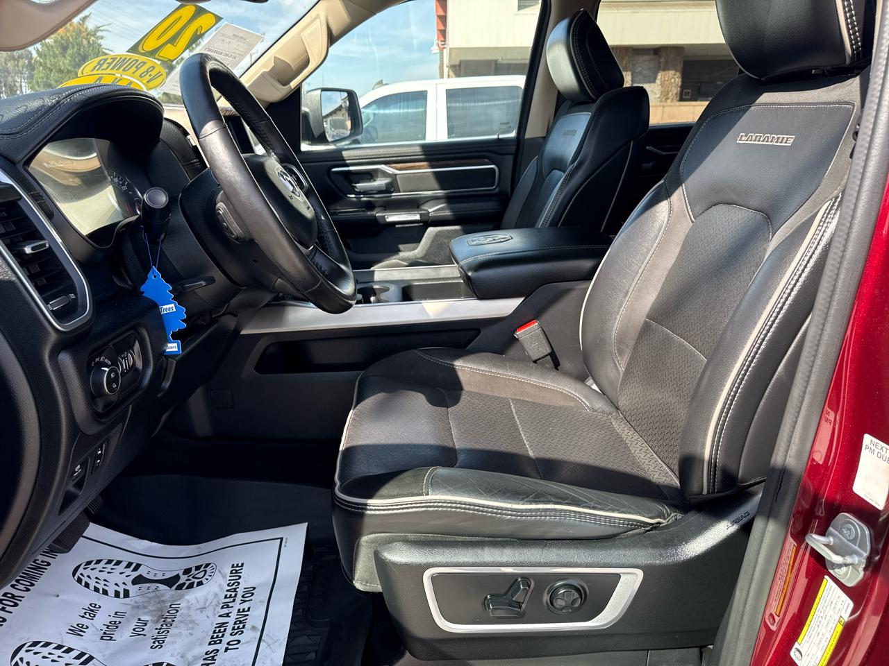 RAM 1500 Laramie 4x4 Quad Cab 6'4" Box 2020