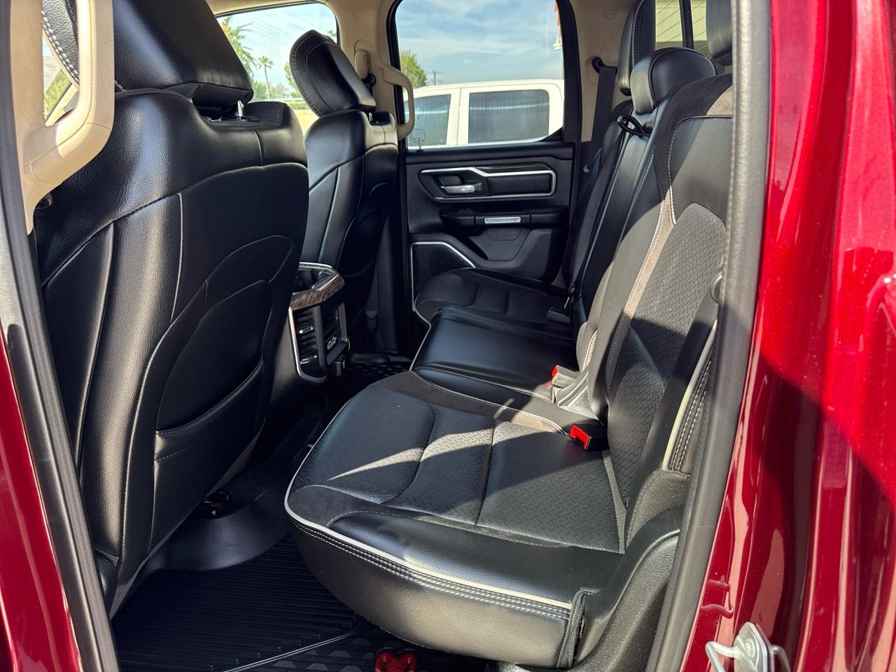 RAM 1500 Laramie 4x4 Quad Cab 6'4" Box 2020