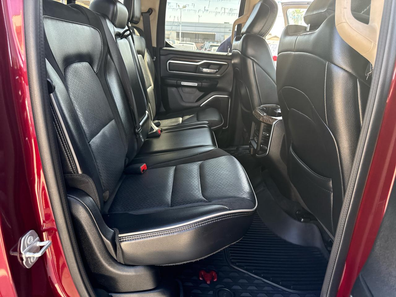 RAM 1500 Laramie 4x4 Quad Cab 6'4" Box 2020