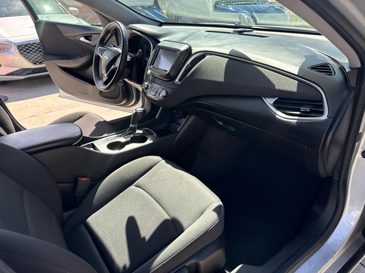 Chevrolet Malibu 4dr Sdn RS 2020