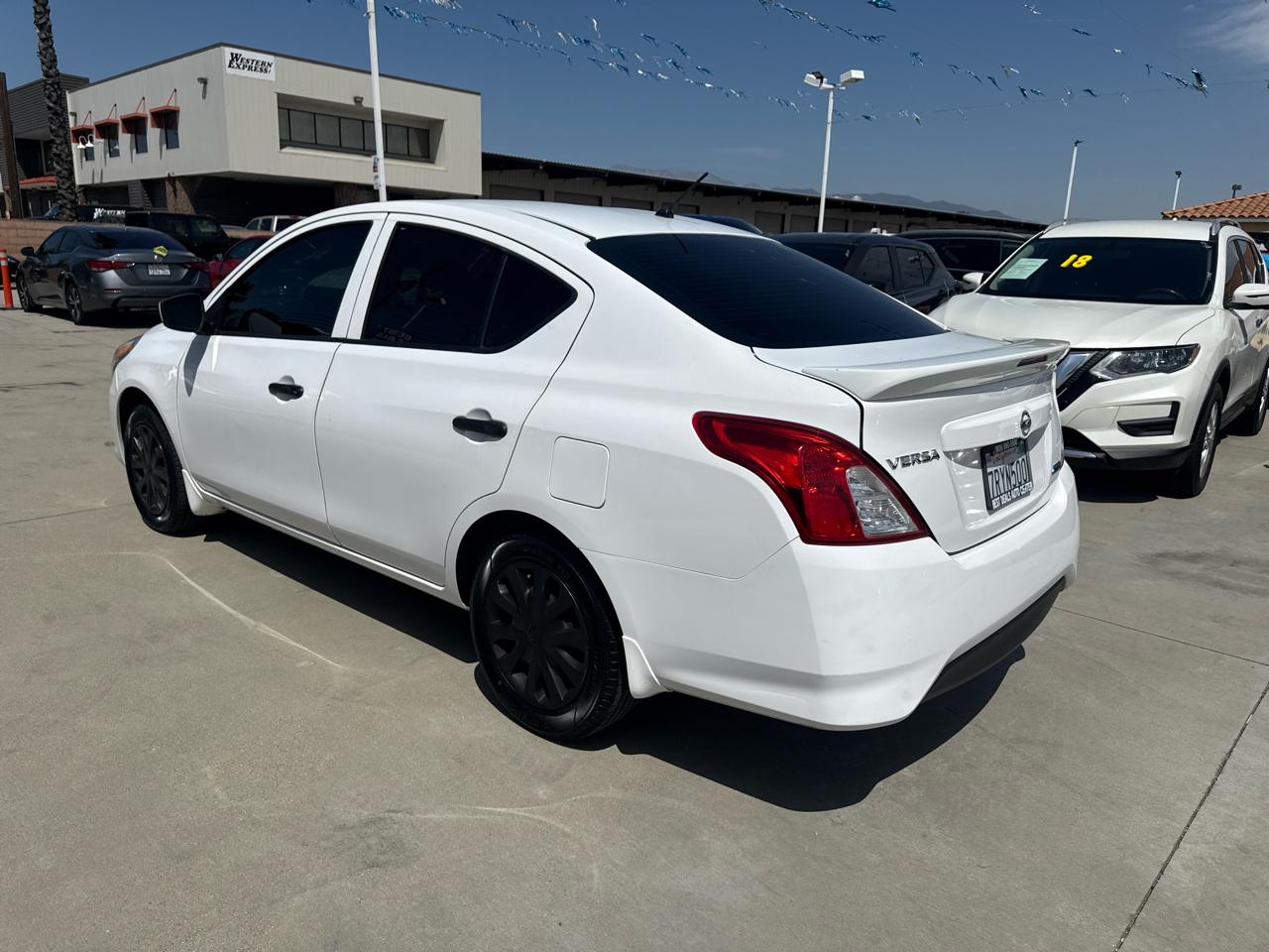 Nissan Versa 4dr Sdn CVT 1.6 S Plus 2016