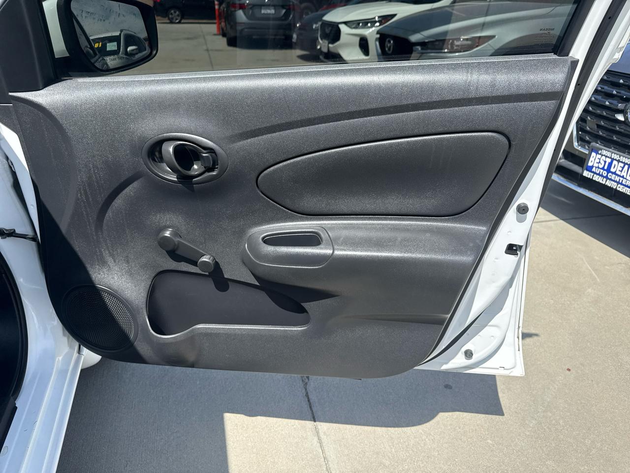 Nissan Versa 4dr Sdn CVT 1.6 S Plus 2016