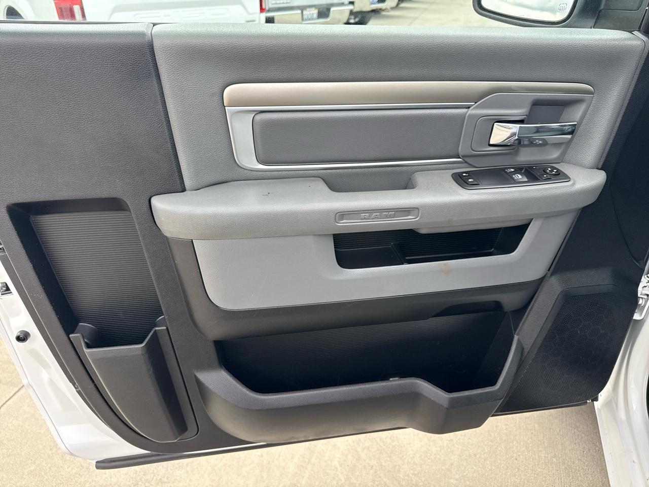 RAM 1500 Classic Tradesman 4x2 Reg Cab 6'4" Box 2019
