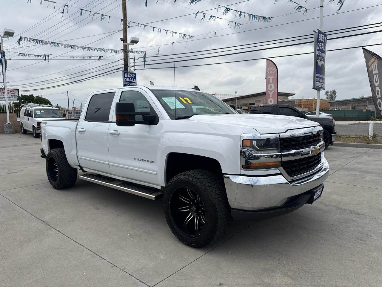 Chevrolet Silverado 1500 4WD Crew Cab 143.5" LT w/1LT 2017