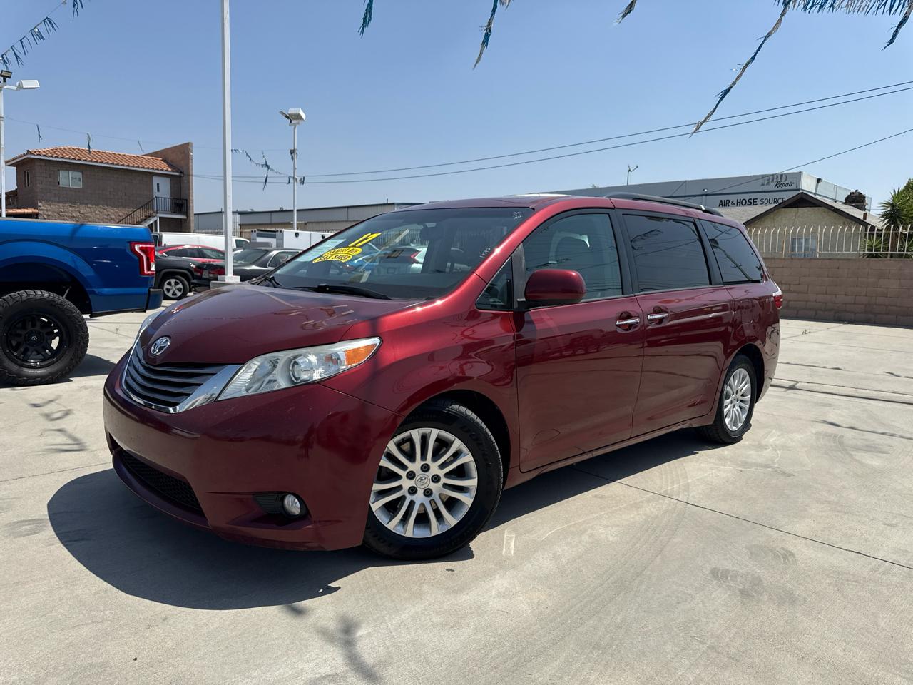 Toyota Sienna XLE Auto Access Seat FWD 7-Passenger (Natl) 2017
