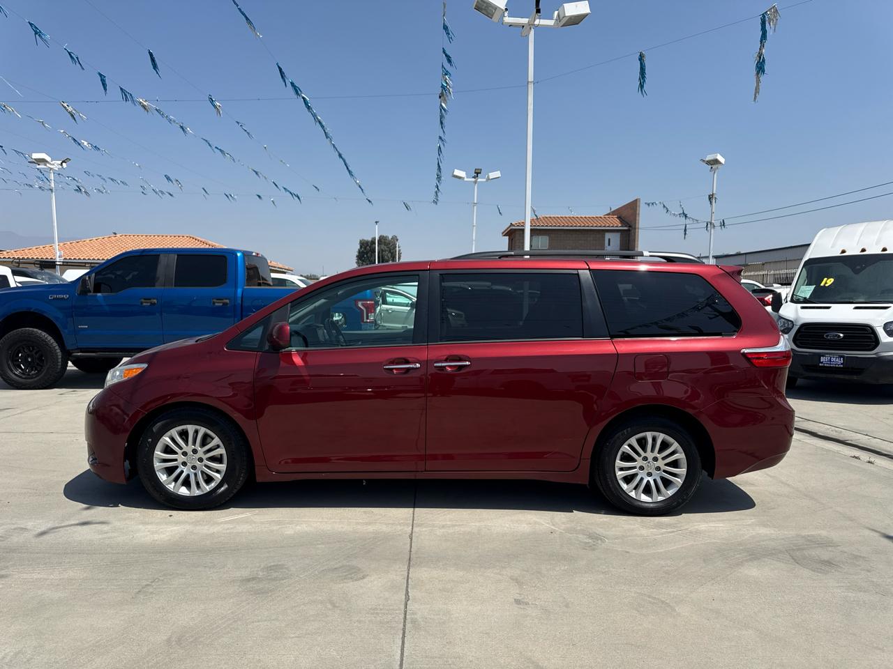 Toyota Sienna XLE Auto Access Seat FWD 7-Passenger (Natl) 2017