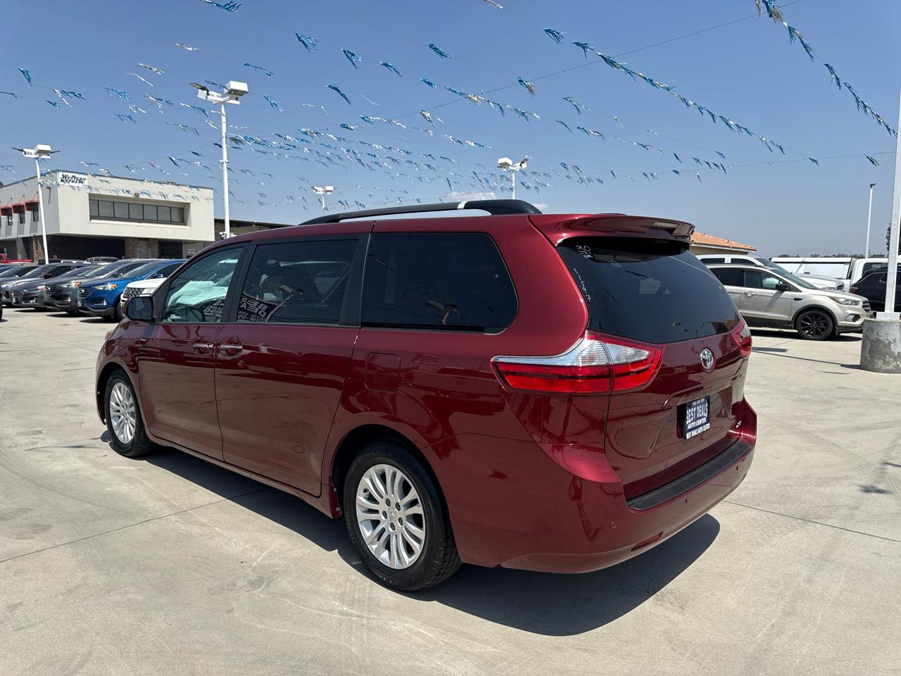 Toyota Sienna XLE Auto Access Seat FWD 7-Passenger (Natl) 2017