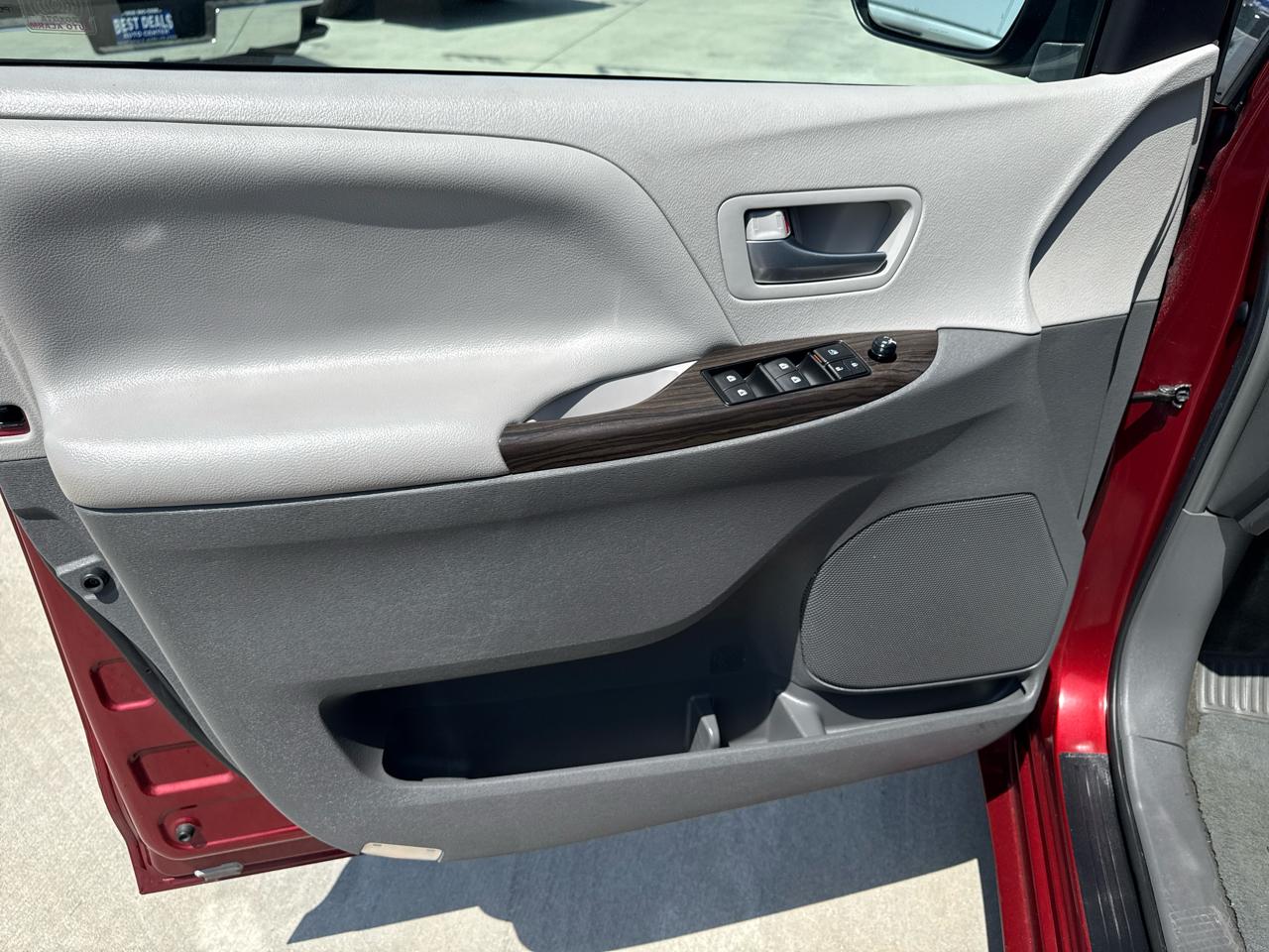 Toyota Sienna XLE Auto Access Seat FWD 7-Passenger (Natl) 2017
