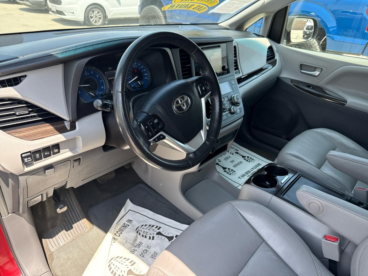 Toyota Sienna XLE Auto Access Seat FWD 7-Passenger (Natl) 2017