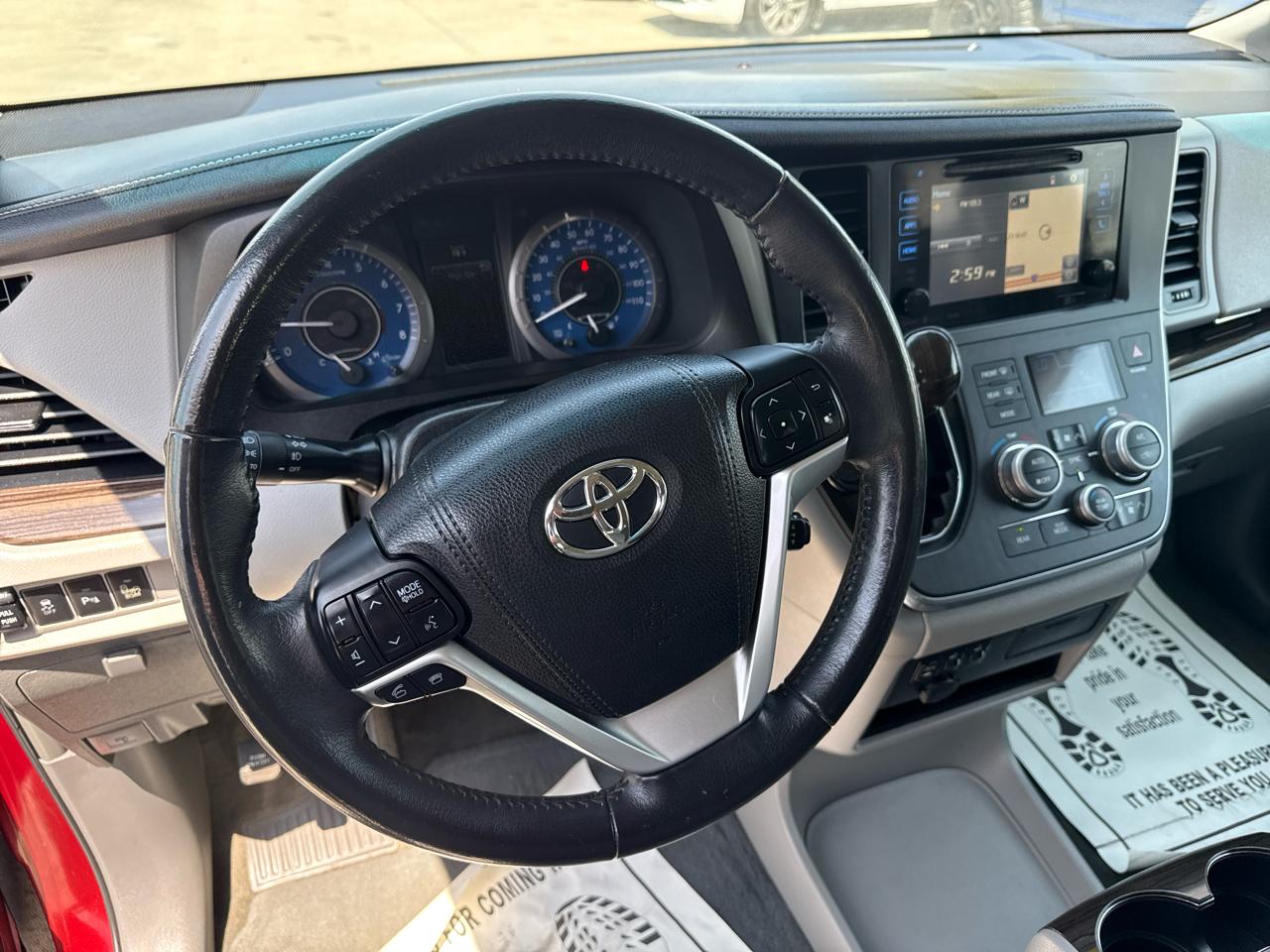 Toyota Sienna XLE Auto Access Seat FWD 7-Passenger (Natl) 2017