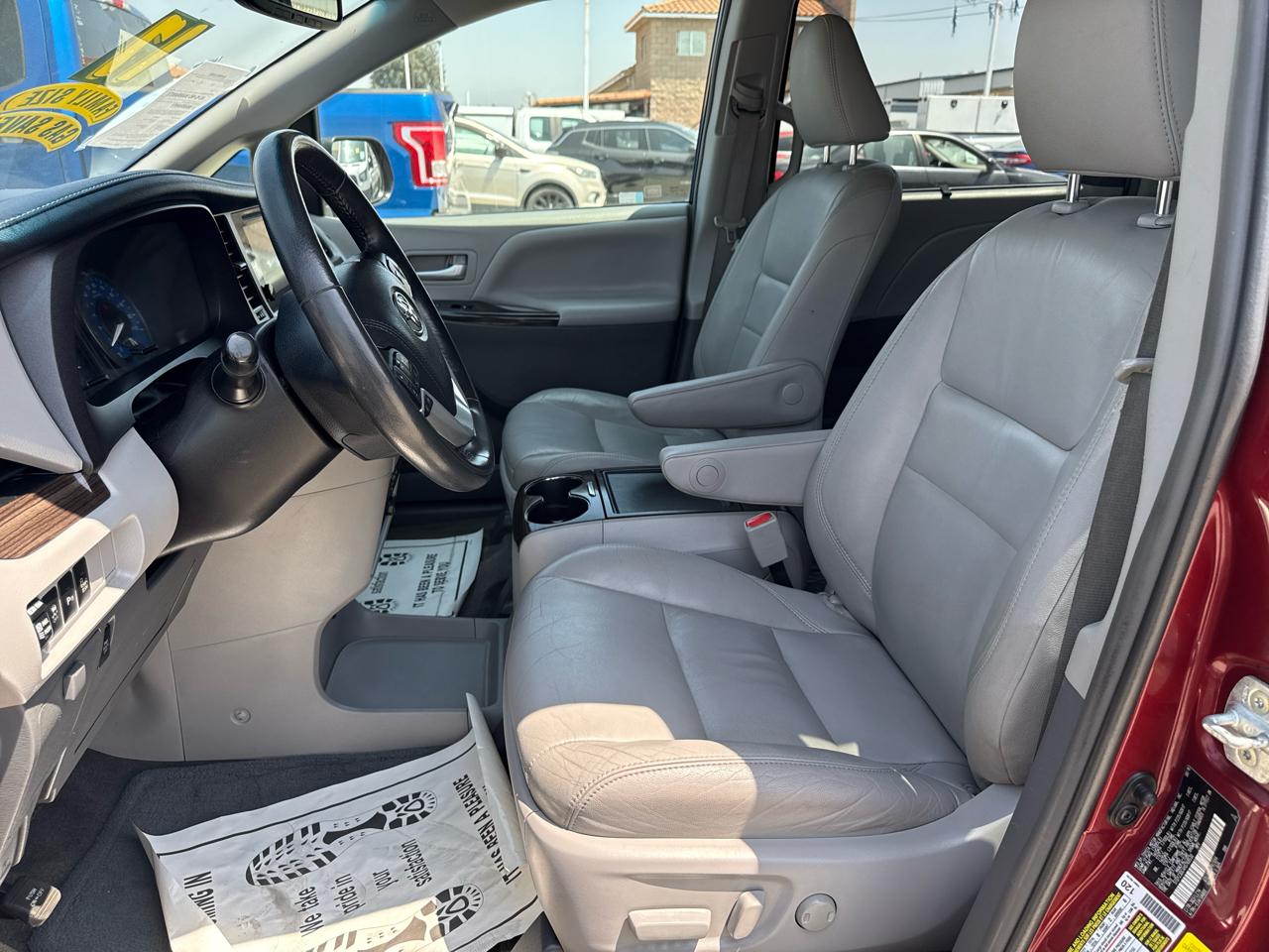 Toyota Sienna XLE Auto Access Seat FWD 7-Passenger (Natl) 2017