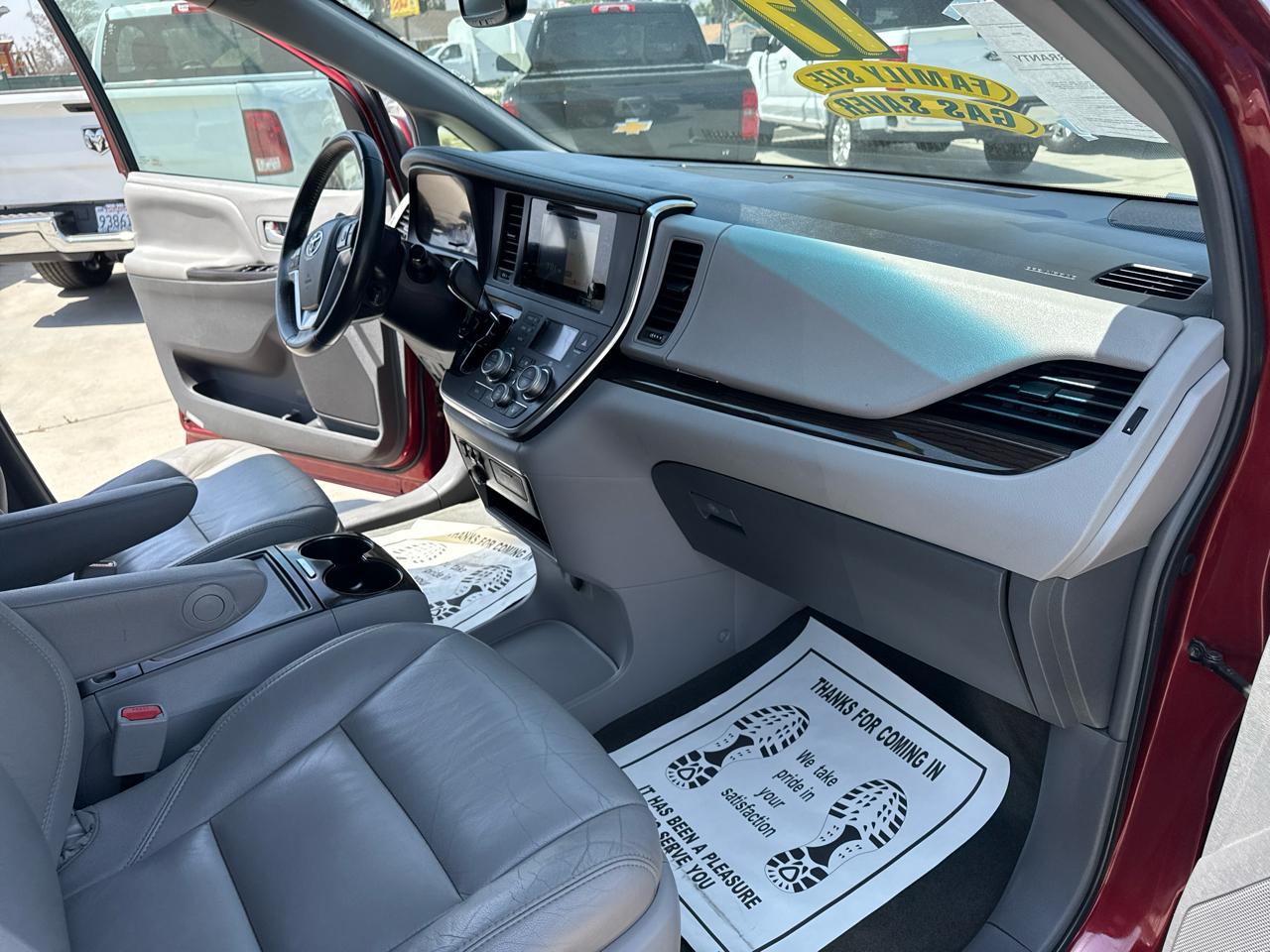 Toyota Sienna XLE Auto Access Seat FWD 7-Passenger (Natl) 2017