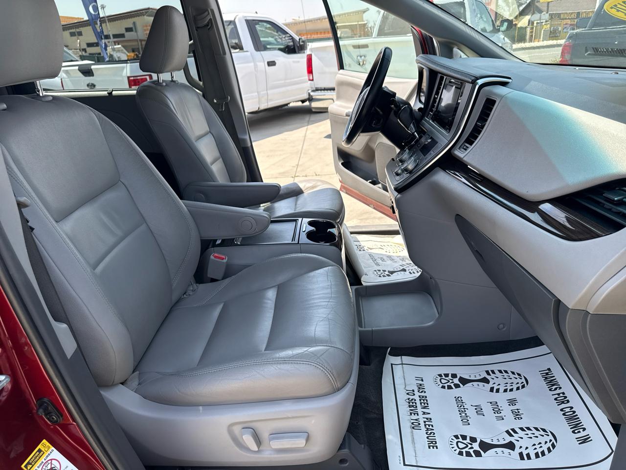 Toyota Sienna XLE Auto Access Seat FWD 7-Passenger (Natl) 2017