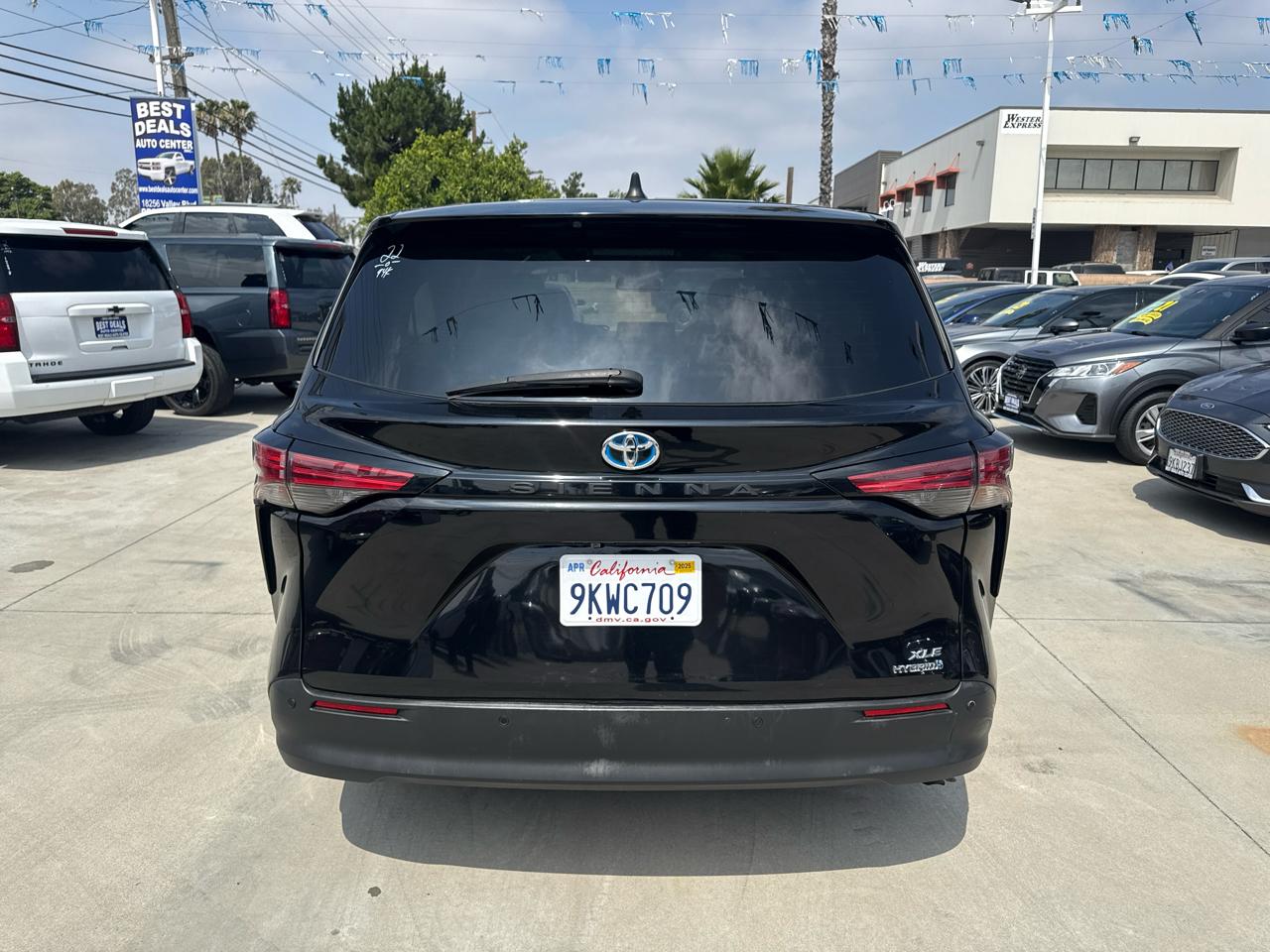 Toyota Sienna XLE FWD 7-Passenger (Natl) 2022