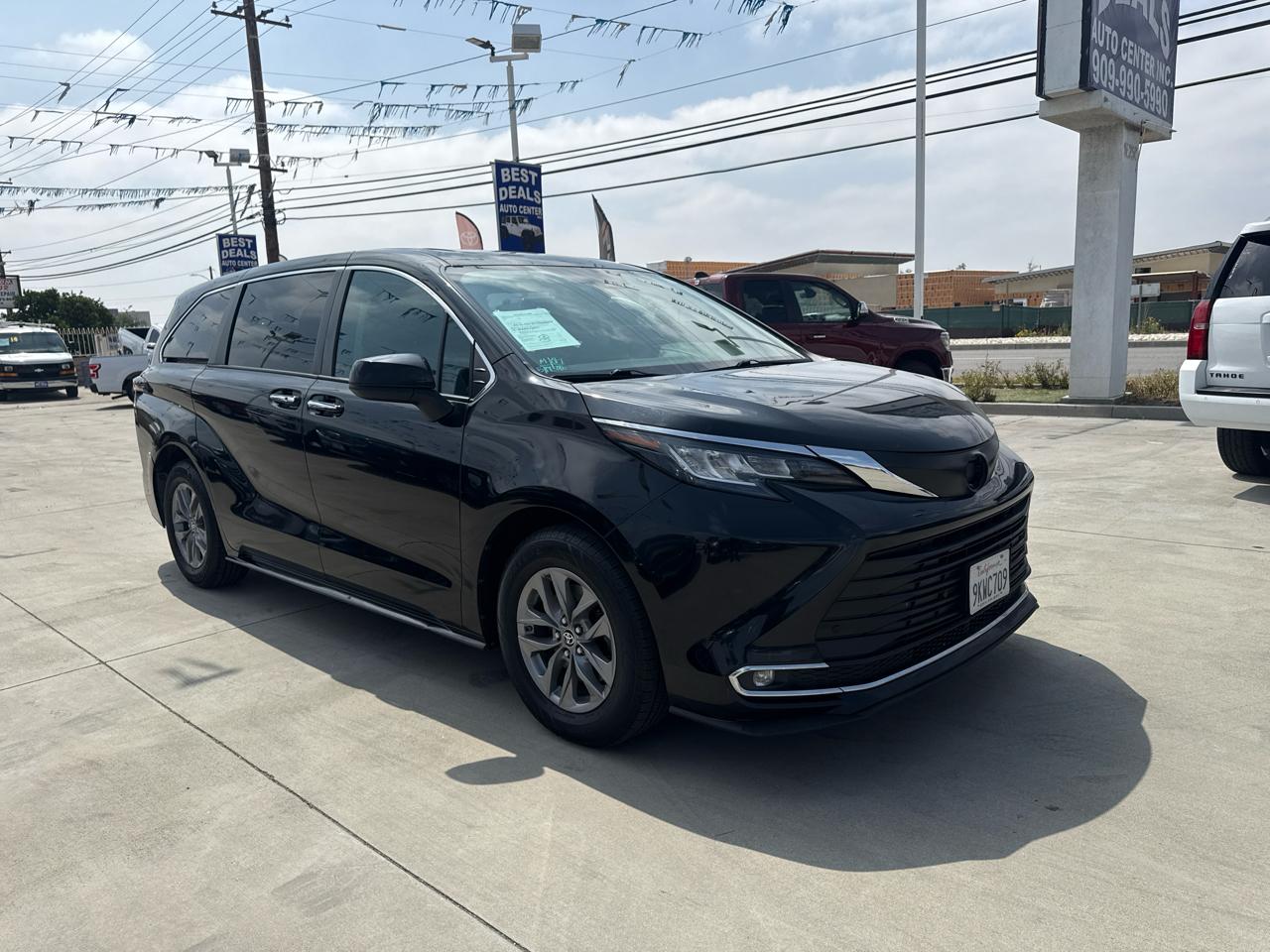 Toyota Sienna XLE FWD 7-Passenger (Natl) 2022