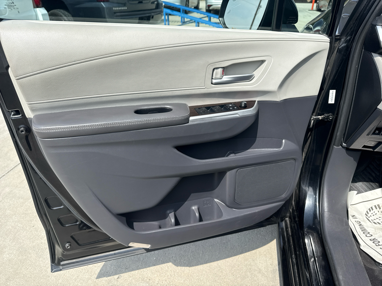 Toyota Sienna XLE FWD 7-Passenger (Natl) 2022