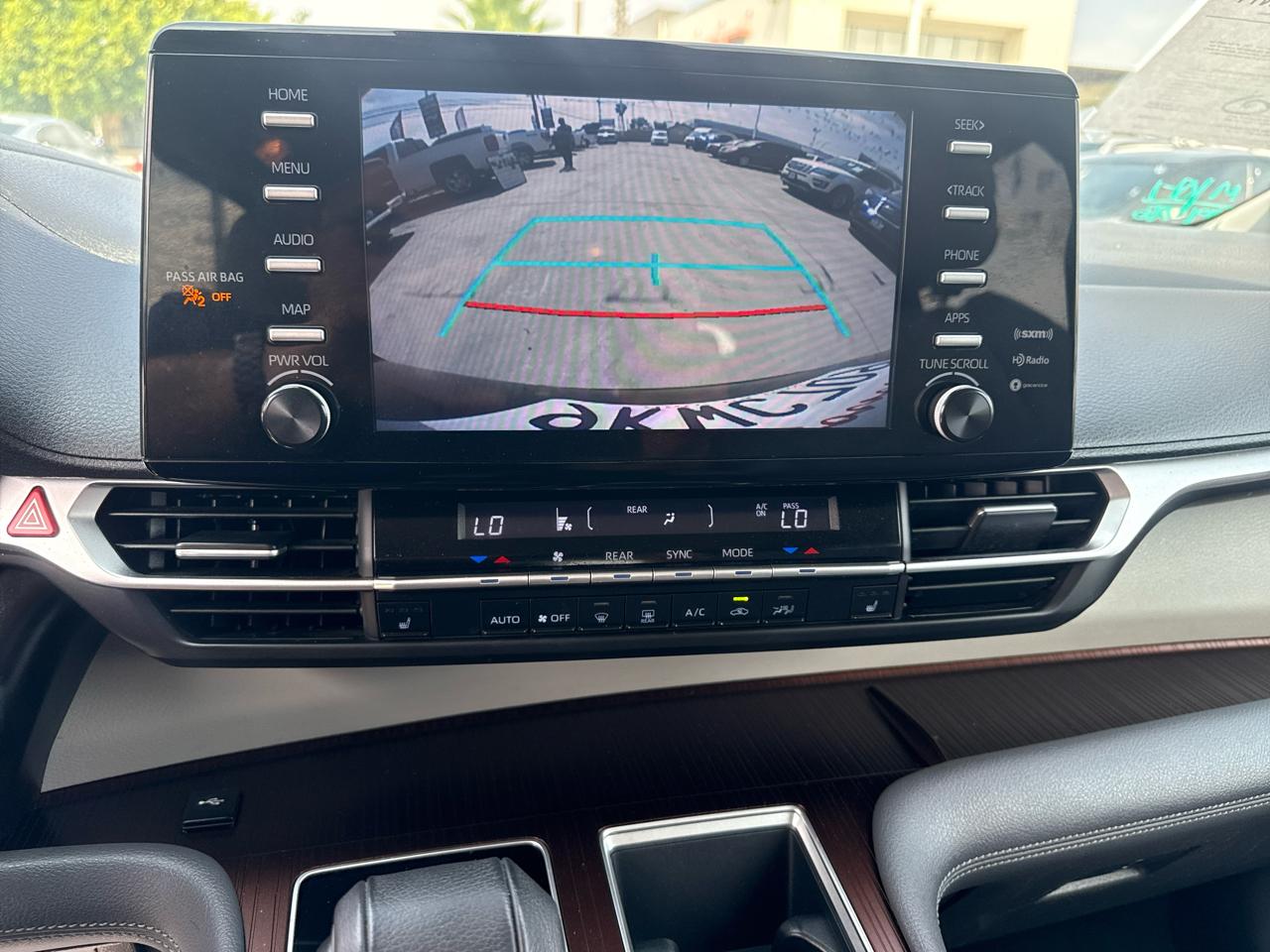 Toyota Sienna XLE FWD 7-Passenger (Natl) 2022
