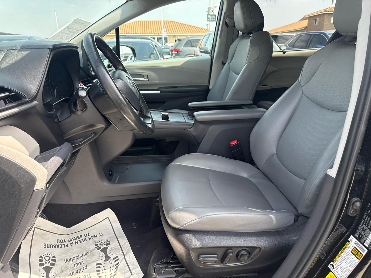 Toyota Sienna XLE FWD 7-Passenger (Natl) 2022