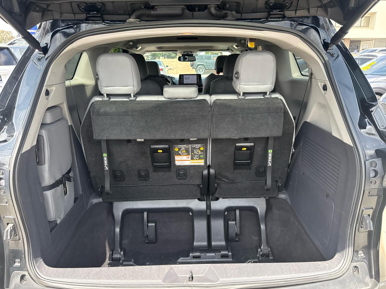 Toyota Sienna XLE FWD 7-Passenger (Natl) 2022