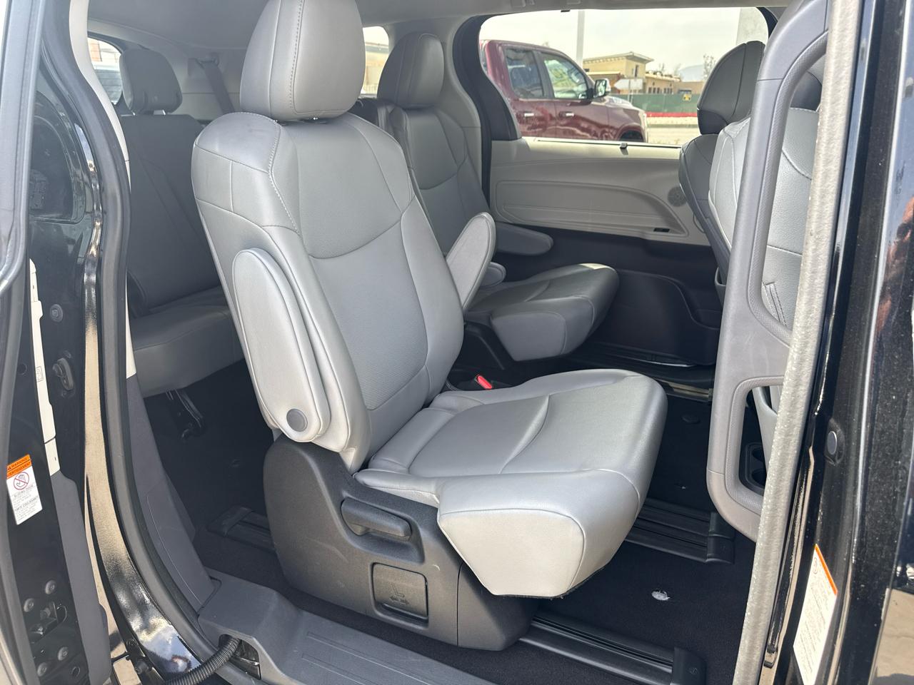Toyota Sienna XLE FWD 7-Passenger (Natl) 2022