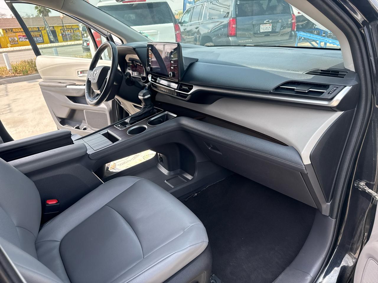 Toyota Sienna XLE FWD 7-Passenger (Natl) 2022