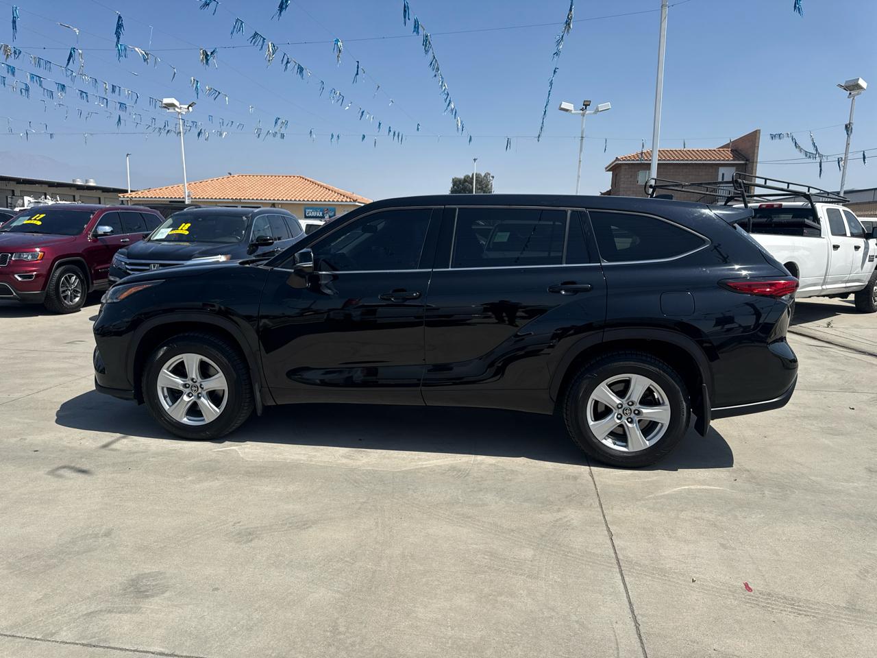 Toyota Highlander LE AWD (Natl) 2021