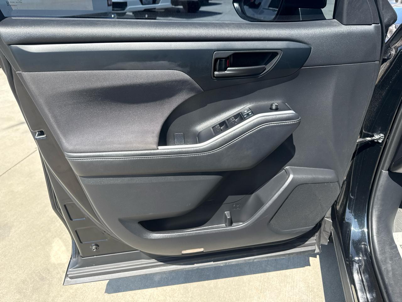 Toyota Highlander LE AWD (Natl) 2021