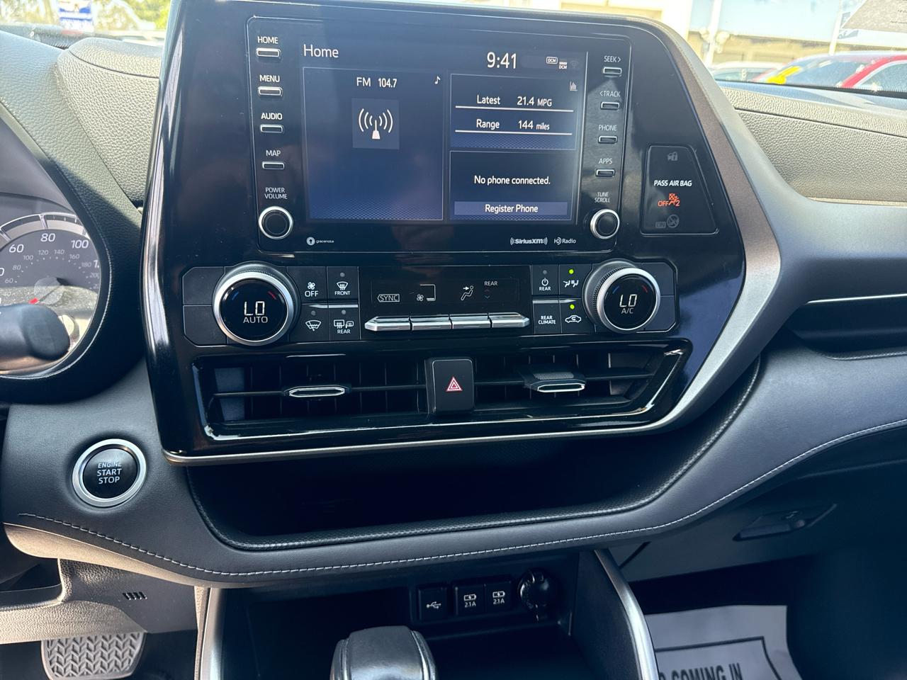 Toyota Highlander LE AWD (Natl) 2021