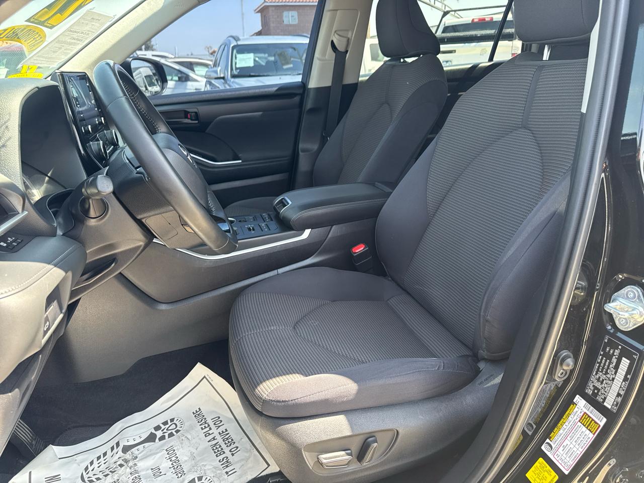 Toyota Highlander LE AWD (Natl) 2021