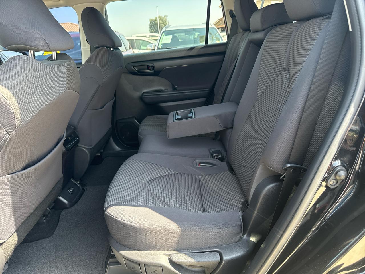 Toyota Highlander LE AWD (Natl) 2021