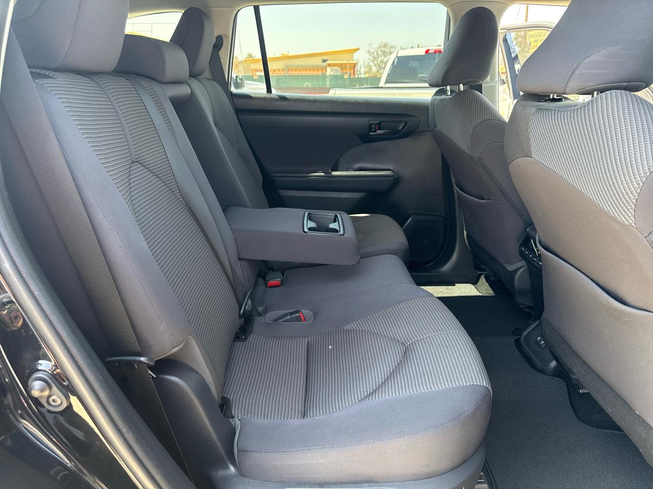 Toyota Highlander LE AWD (Natl) 2021