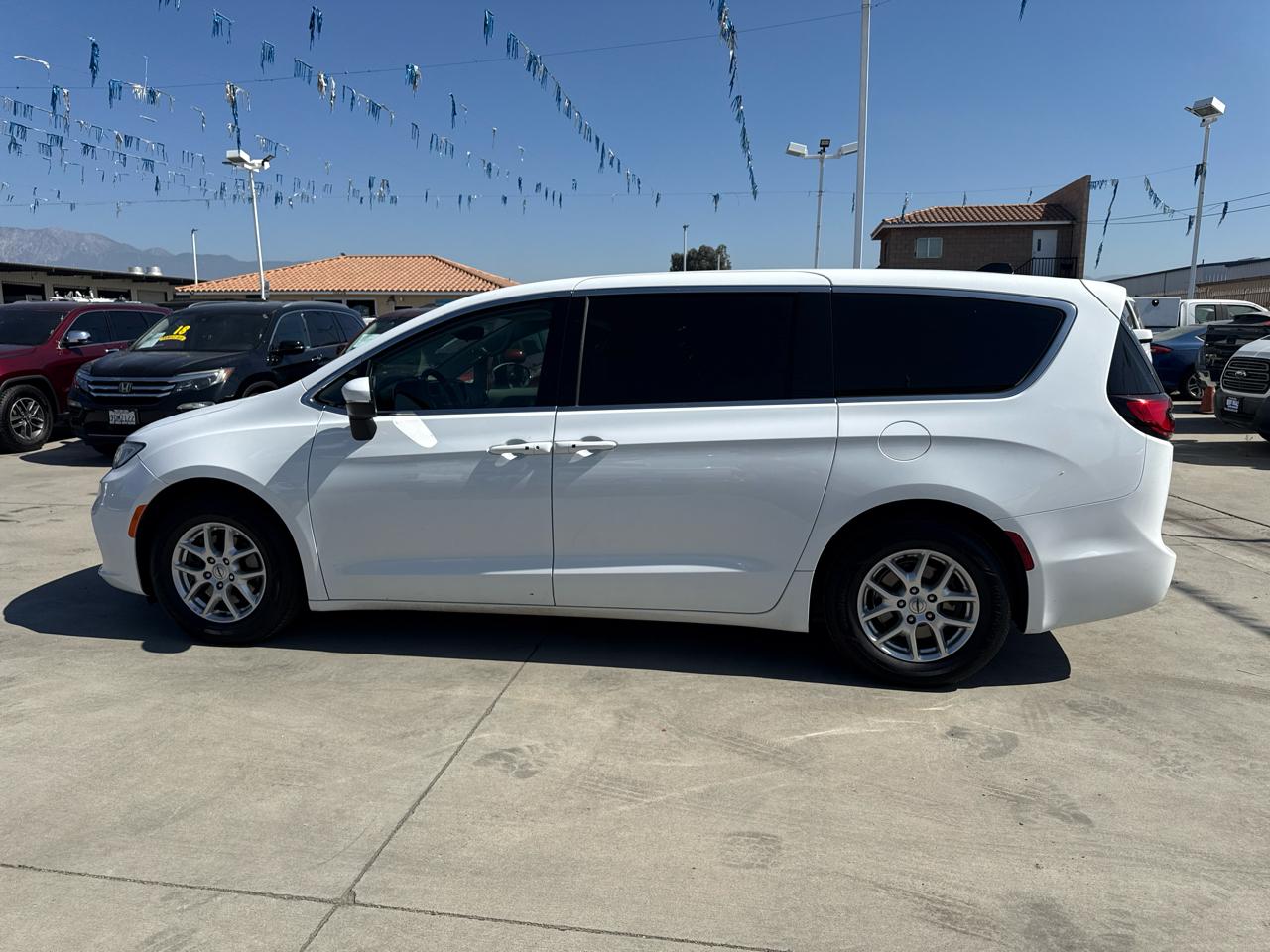 Chrysler Pacifica Touring L FWD 2023