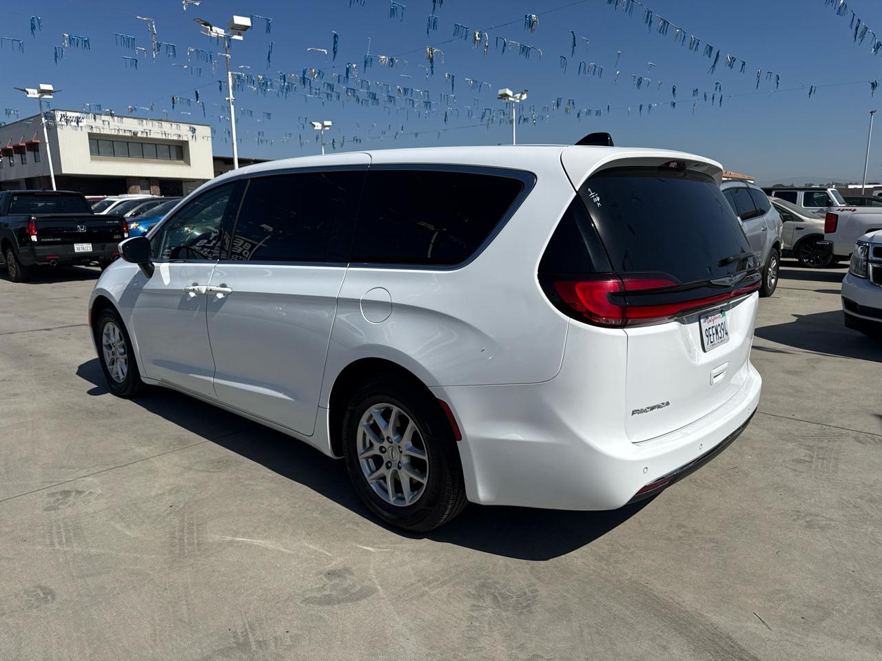 Chrysler Pacifica Touring L FWD 2023
