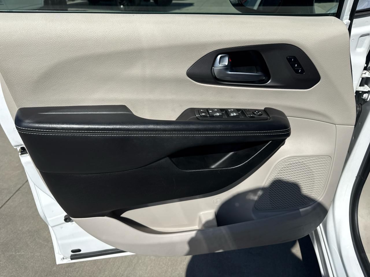 Chrysler Pacifica Touring L FWD 2023