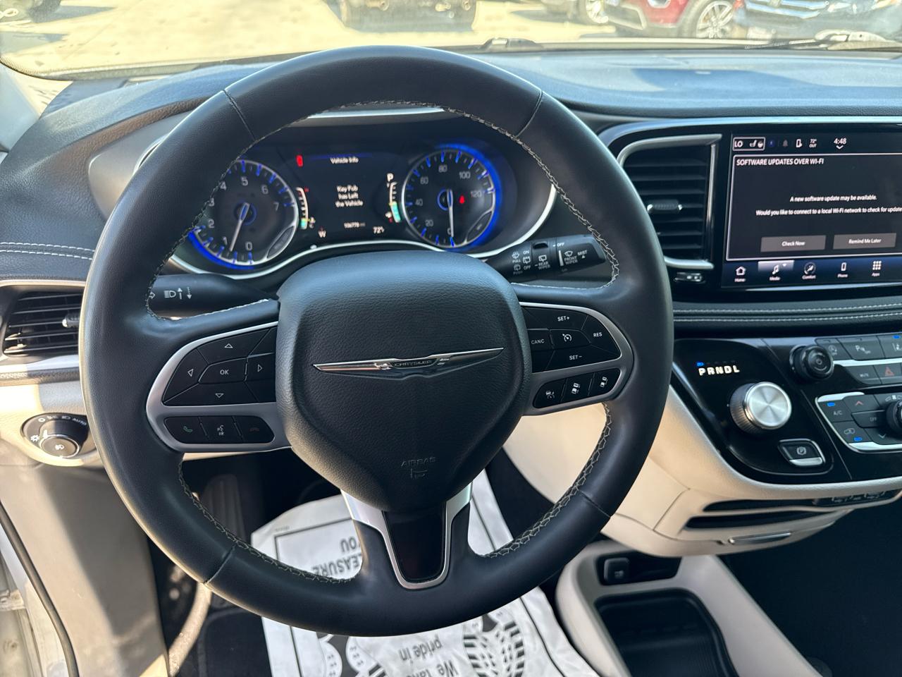 Chrysler Pacifica Touring L FWD 2023