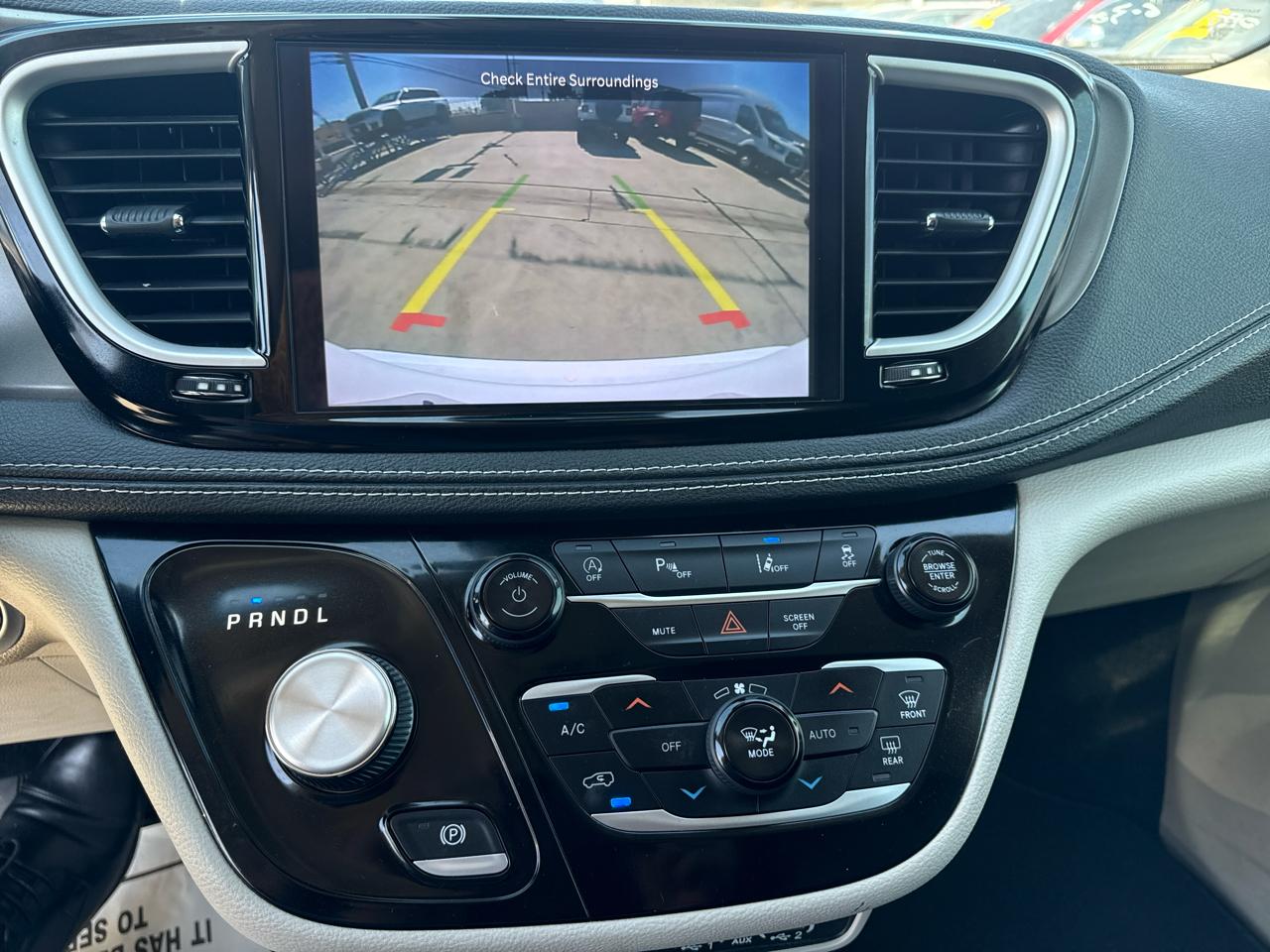 Chrysler Pacifica Touring L FWD 2023