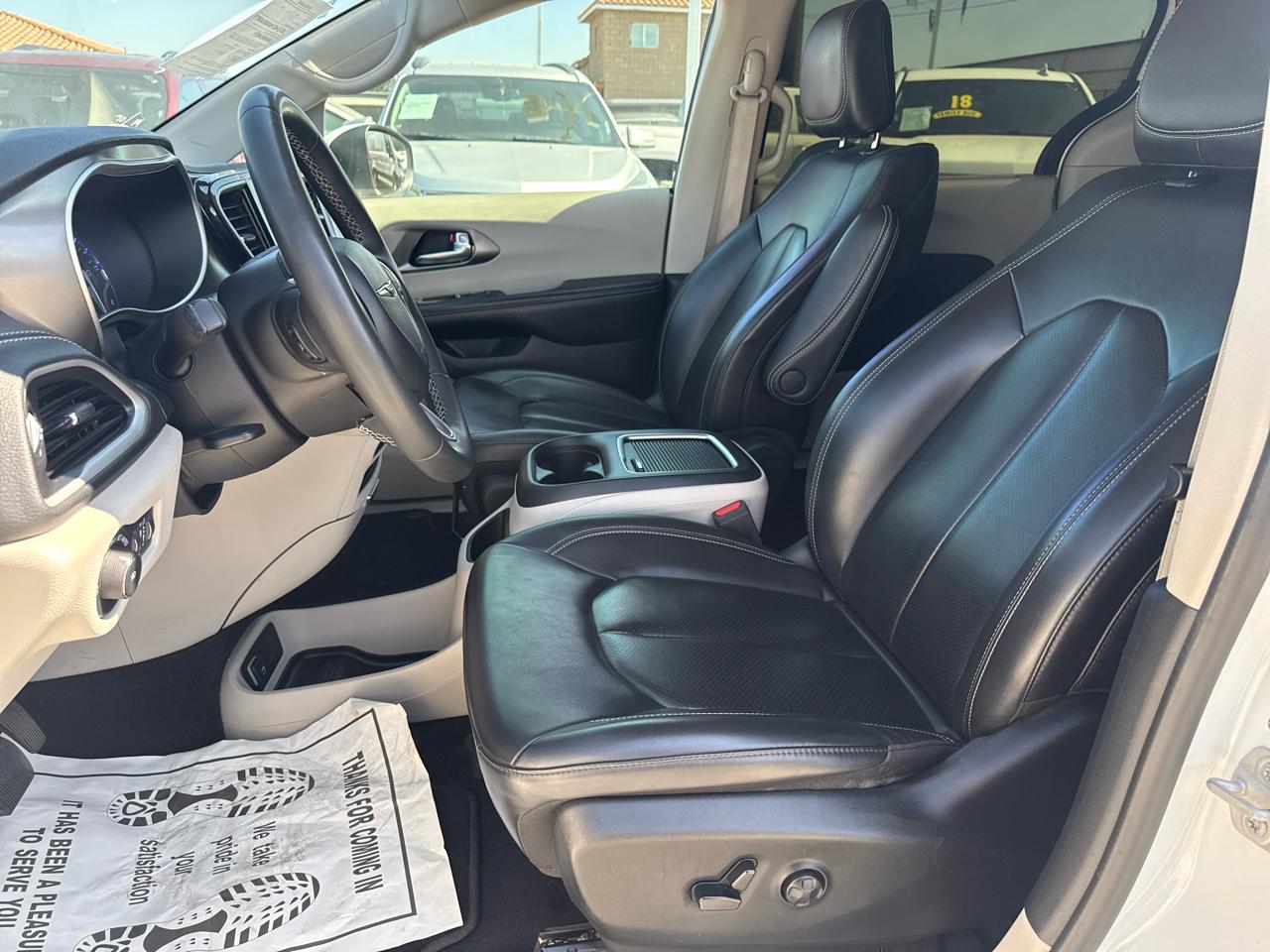 Chrysler Pacifica Touring L FWD 2023