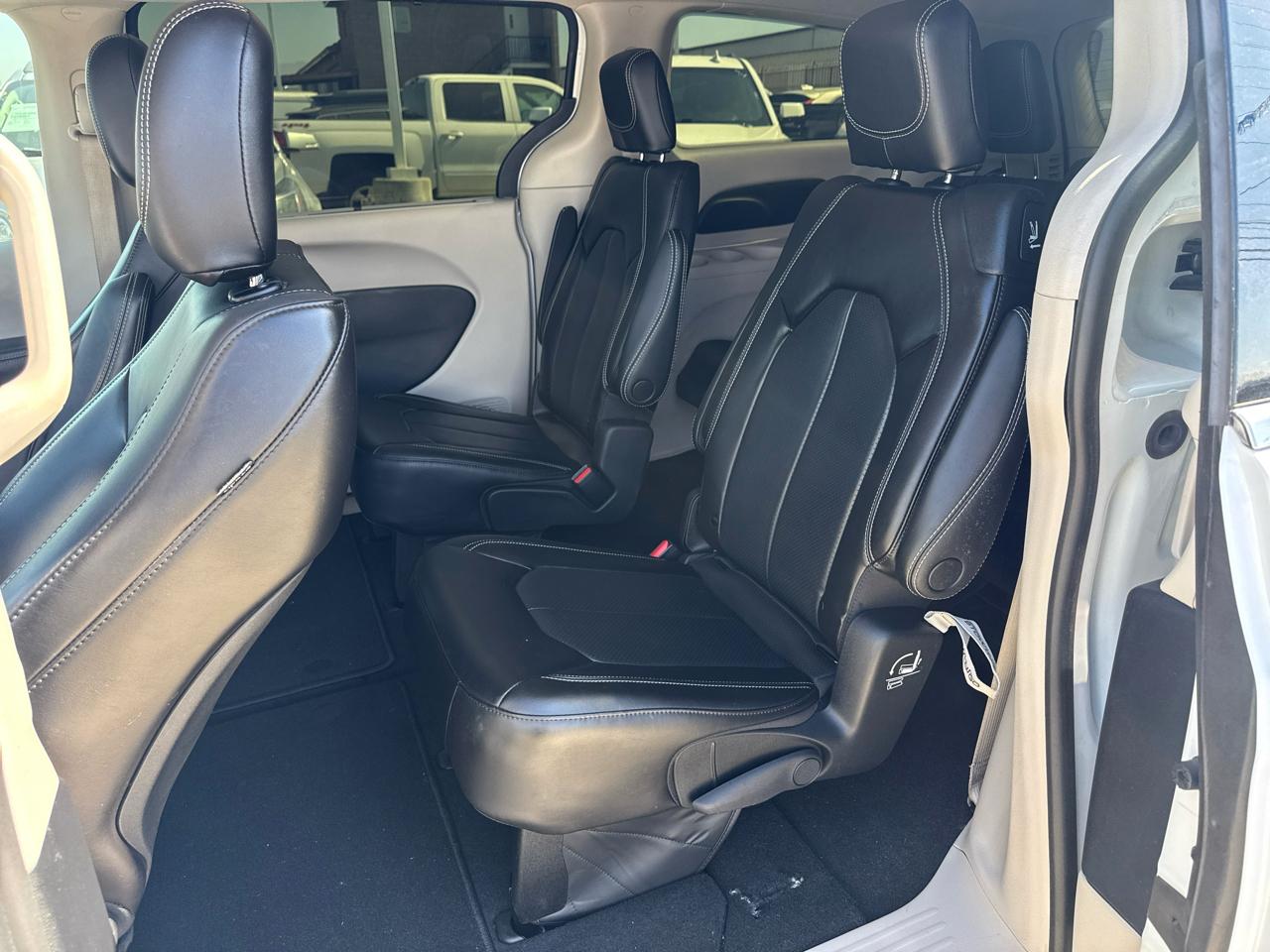 Chrysler Pacifica Touring L FWD 2023
