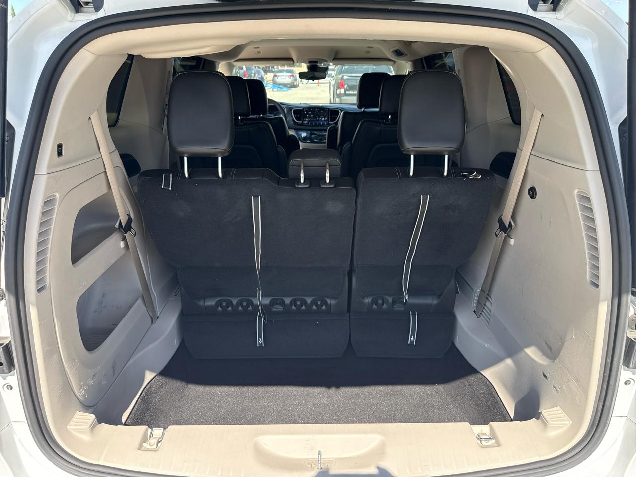 Chrysler Pacifica Touring L FWD 2023