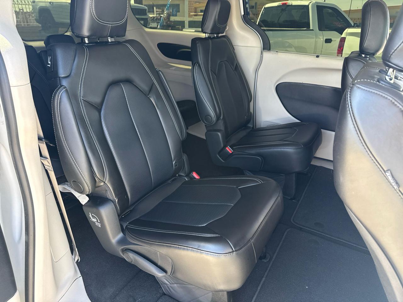 Chrysler Pacifica Touring L FWD 2023