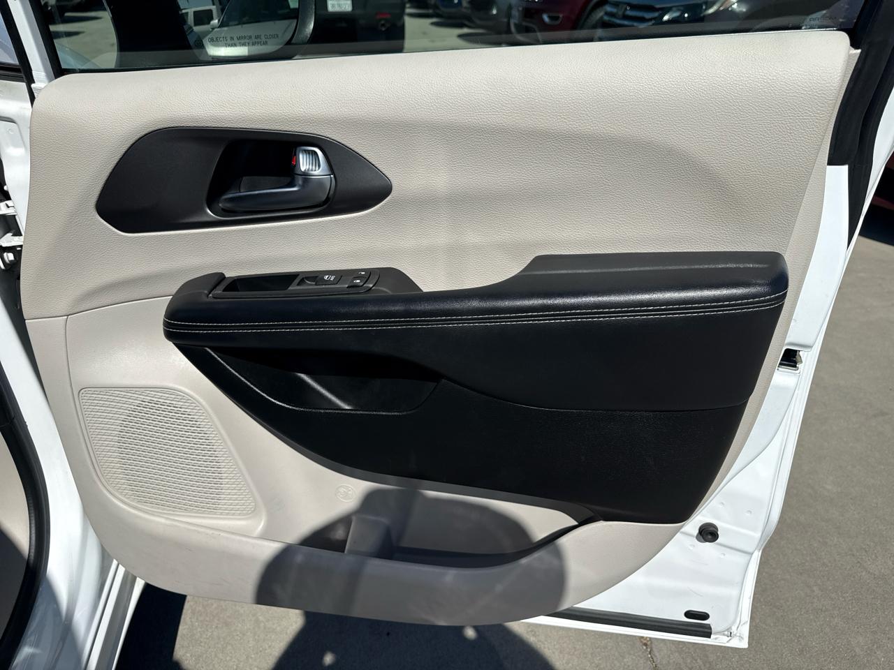 Chrysler Pacifica Touring L FWD 2023