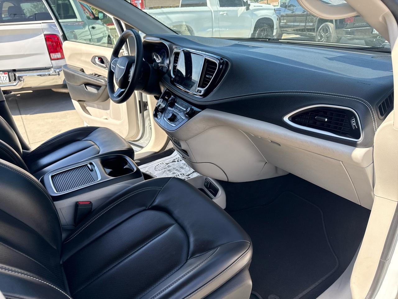 Chrysler Pacifica Touring L FWD 2023