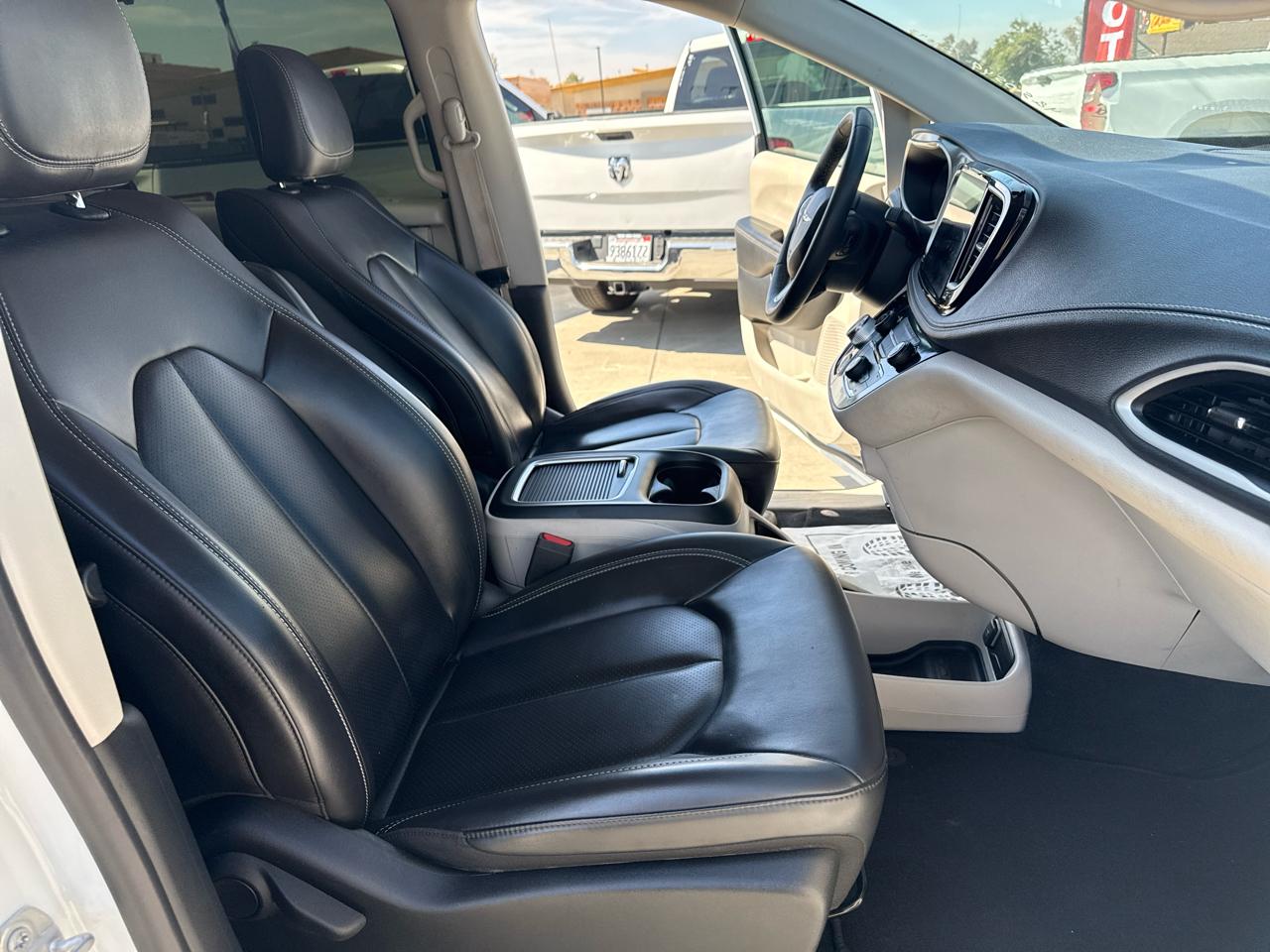 Chrysler Pacifica Touring L FWD 2023