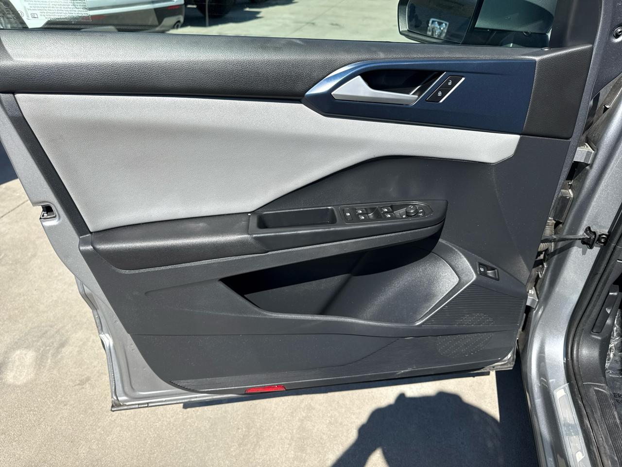 Volkswagen Taos SE FWD 2023