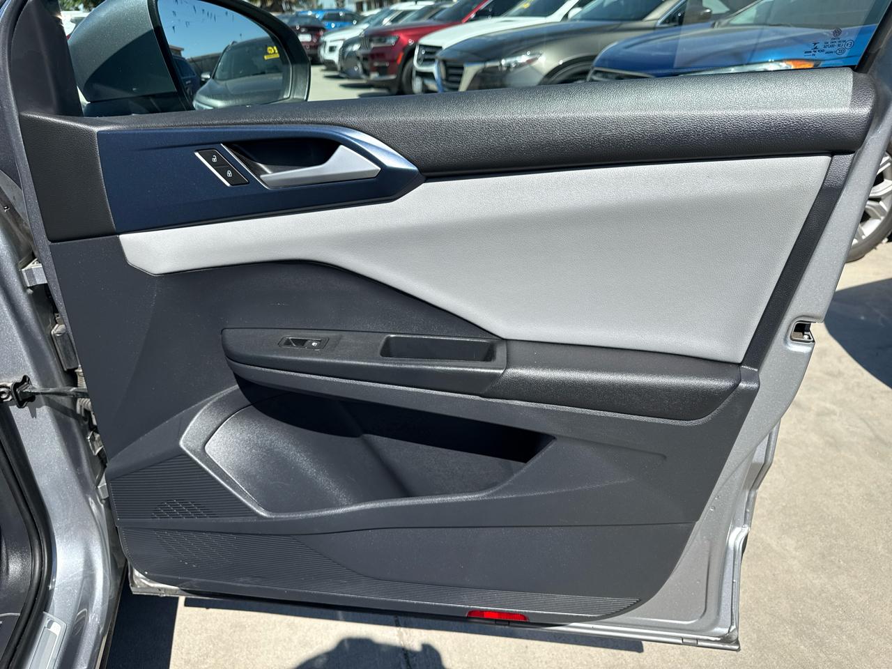 Volkswagen Taos SE FWD 2023