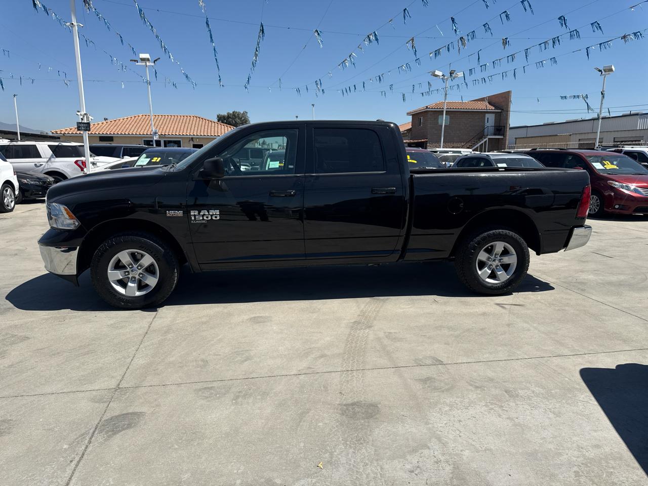 RAM 1500 Classic SLT 4x4 Crew Cab 6'4" Box 2020